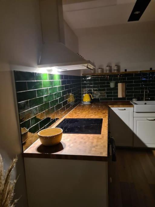 Uroczy Apartament Blisko Centrum - 10 Min Do Plazy Gdynia Esterno foto